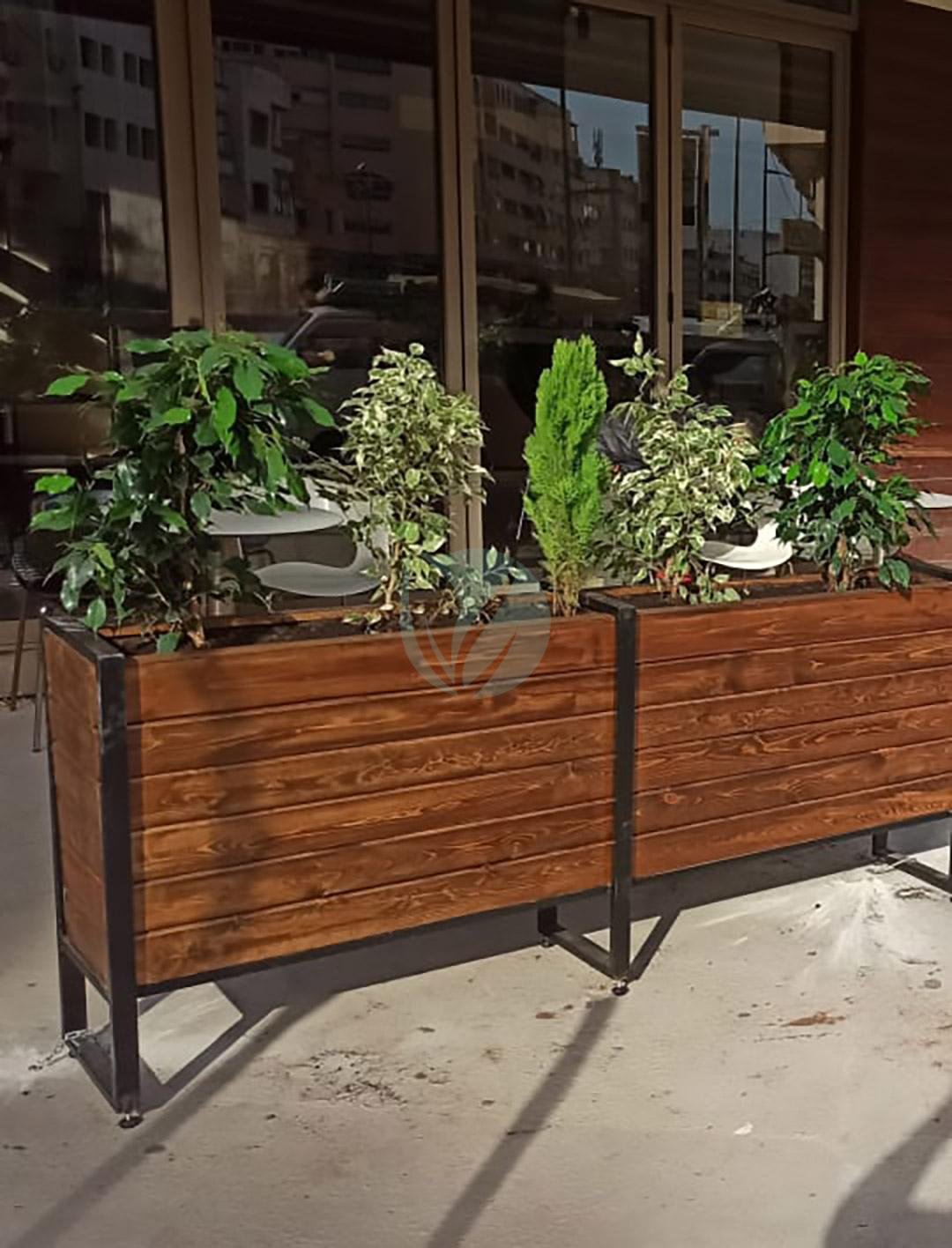 jardiniere-bois-avec-monture-metalique-4